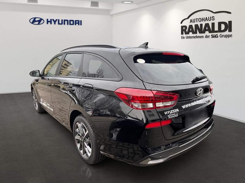 Gebraucht Hyundai i30 Advantage 101 PS (74 kW) 2024 Schwarz Kombi