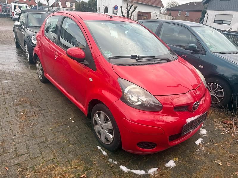Rot Gebraucht 2008 Toyota Aygo Kleinwagen | 2.499 € (Fairer Preis) - Bild 1/3