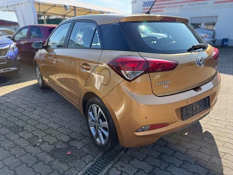 Gebraucht Hyundai i20 YES! 84 PS (61 kW) 2015 Gold Limousine