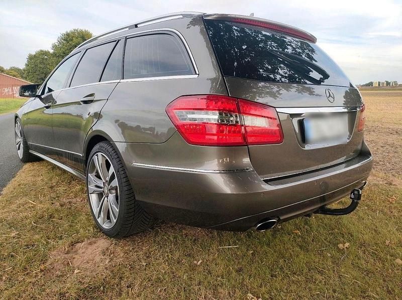 Gebraucht Mercedes E250 204 PS (150 kW) 2011 Kombi