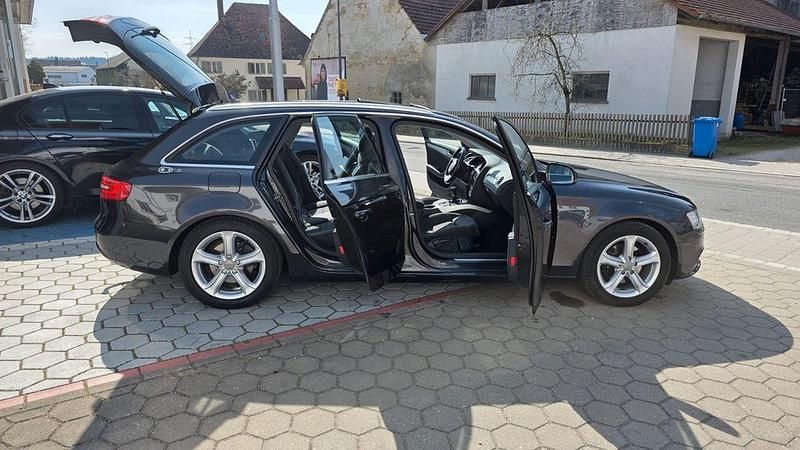 Gebraucht Audi A4 Attraction 150 PS (110 kW) 2015 Grau Kombi