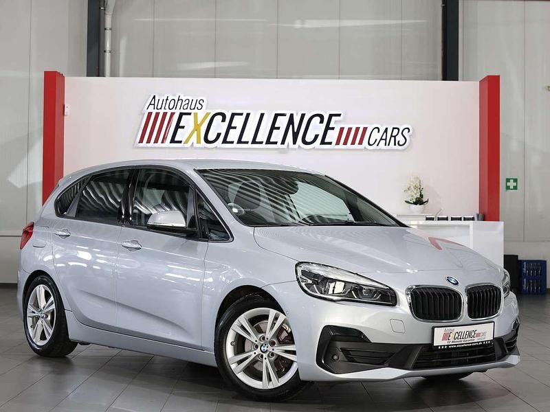 Gebraucht BMW 218 Advantage 140 PS (102 kW) 2020 Glaciersilber metallic Van / Kleinbus