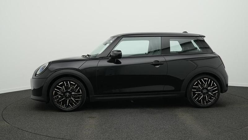 Gebraucht Mini Cooper Favoured 156 PS (114 kW) 2025 Schwarz Kleinwagen