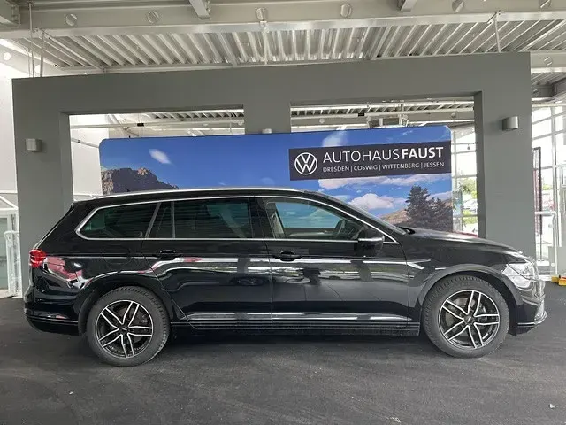 Gebraucht VW Passat Business 200 PS (147 kW) 2023 Schwarz perleffekt Kombi