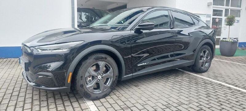 Schwarz Gebraucht 2021 Ford Mustang Mach-E Basis SUV | 31.990 € (Superpreis) - Bild 1/4
