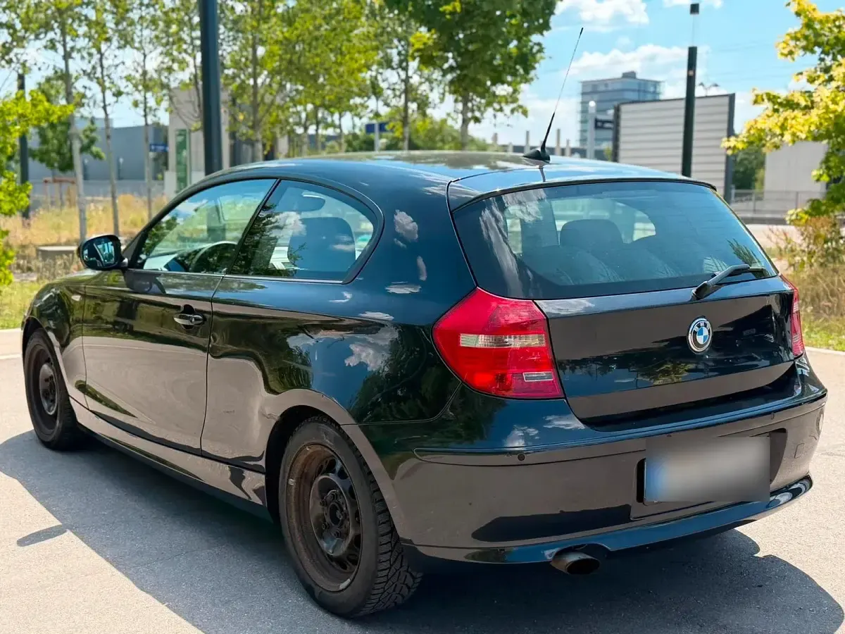 Gebraucht BMW 118 Coupé Sport Line 143 PS (105 kW) 2011 Schwarz Coupé