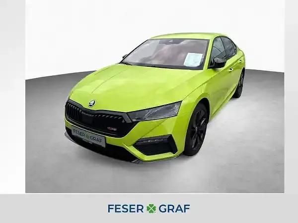 Mambagrün Gebraucht 2021 Skoda Octavia RS Limousine | 30.490 € (Fairer Preis) - Bild 1/4