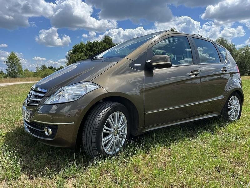 Braun Gebraucht 2008 Mercedes A200 Edition Van / Kleinbus | 4.990 € (Teuer) - Bild 1/4