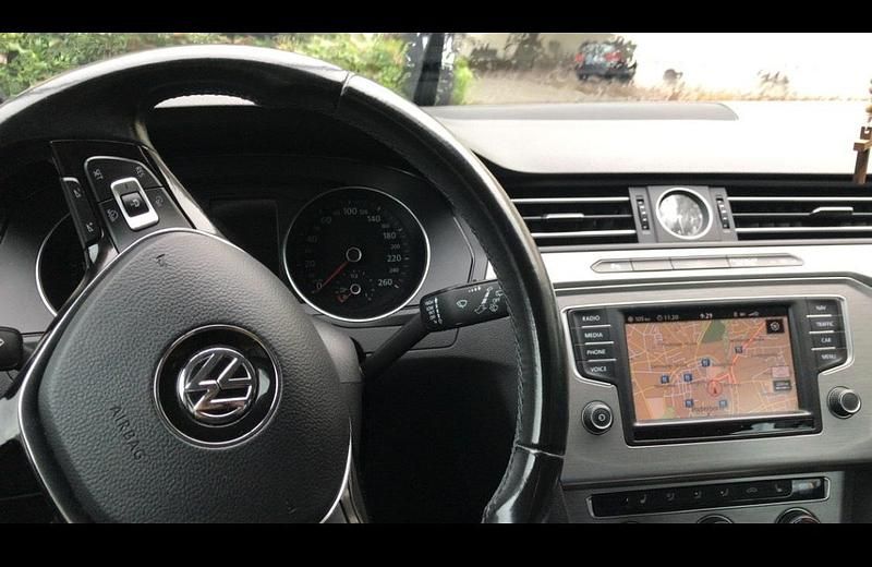 Gebraucht VW Passat 120 PS (88 kW) 2016 Blau Kombi