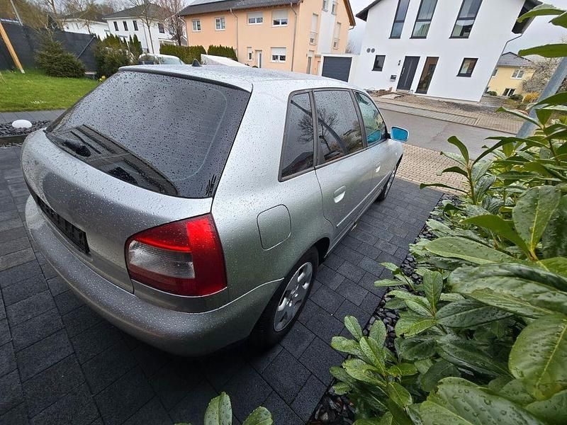 Gebraucht Audi A3 Ambiente 102 PS (75 kW) 2001 Silber Kleinwagen