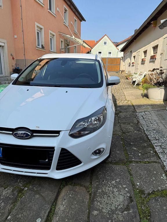 Gebraucht Ford Focus SYNC Edition 140 PS (102 kW) 2014 Weiß Limousine