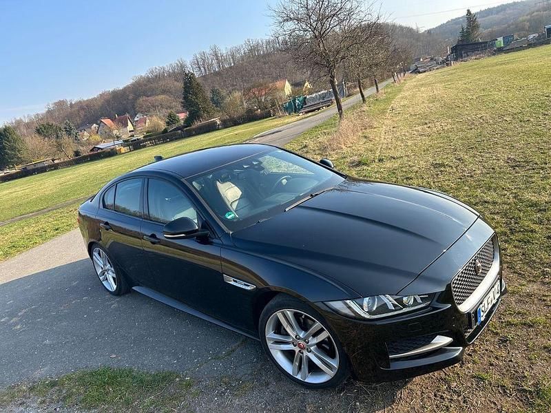 Gebraucht Jaguar XE R 179 PS (131 kW) 2017 Schwarz Limousine