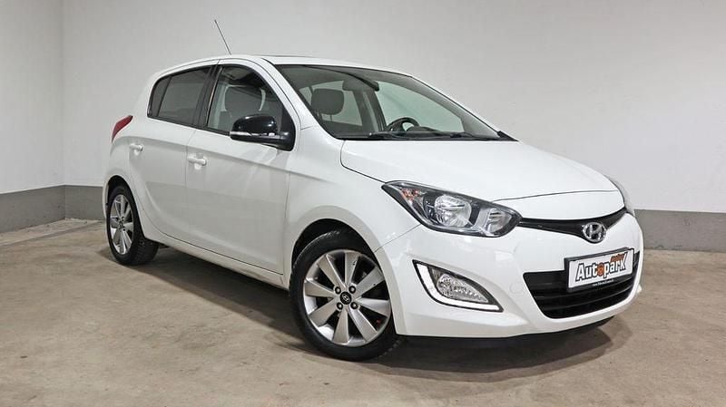 Gebraucht Hyundai i20 Edition 86 PS (63 kW) 2014 Weiß Kleinwagen
