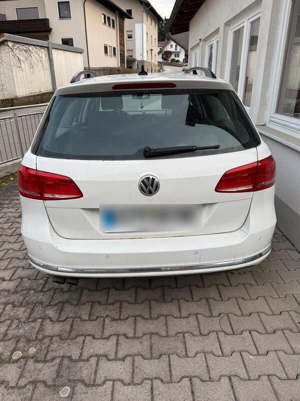 Weiß Gebraucht 2011 VW Passat Kombi | 6.000 € - Bild 1/4