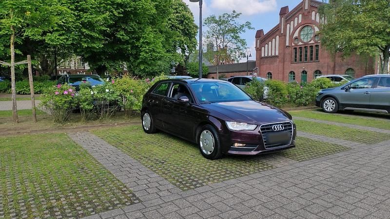 Gebraucht Audi A3 S-Line 122 PS (89 kW) 2013 Rot Limousine