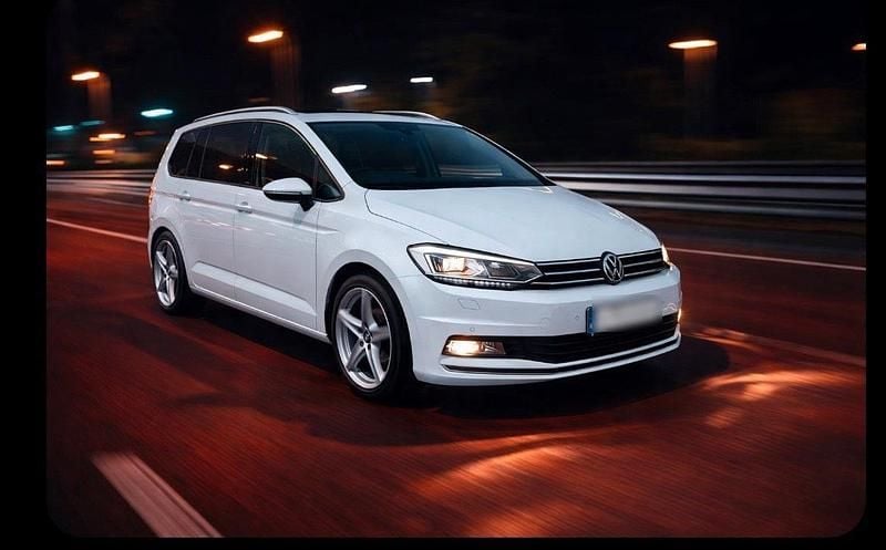 Gebraucht VW Touran Active 150 PS (110 kW) 2022 Weiß Van / Kleinbus