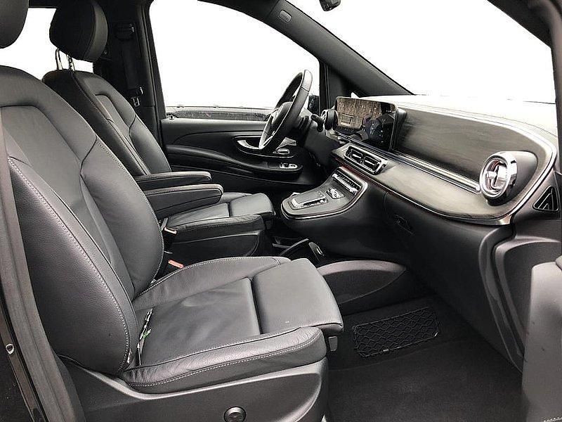 Gebraucht Mercedes V300 237 PS (174 kW) 2025 Obsidianschwarz metallic Van / Kleinbus