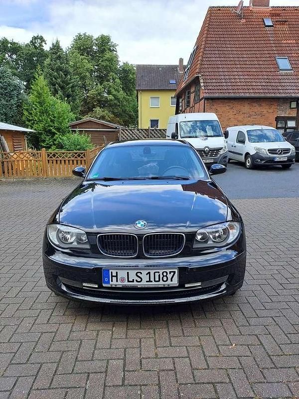 Schwarz Gebraucht 2009 BMW 116 Kleinwagen | 4.499 € (Fairer Preis) - Bild 1/4