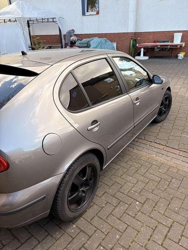 Second-hand Seat Leon 105 CP (77 kW) 2004 Hatchback