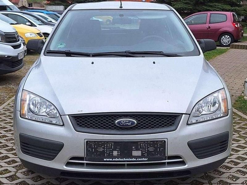 Gebraucht Ford Focus 80 PS (58 kW) 2005 Silber Limousine