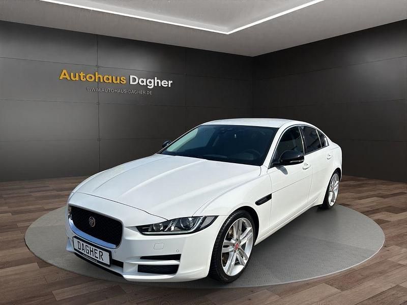 Weiß Gebraucht 2015 Jaguar XE Limousine | 11.999 € (Fairer Preis) - Bild 1/4