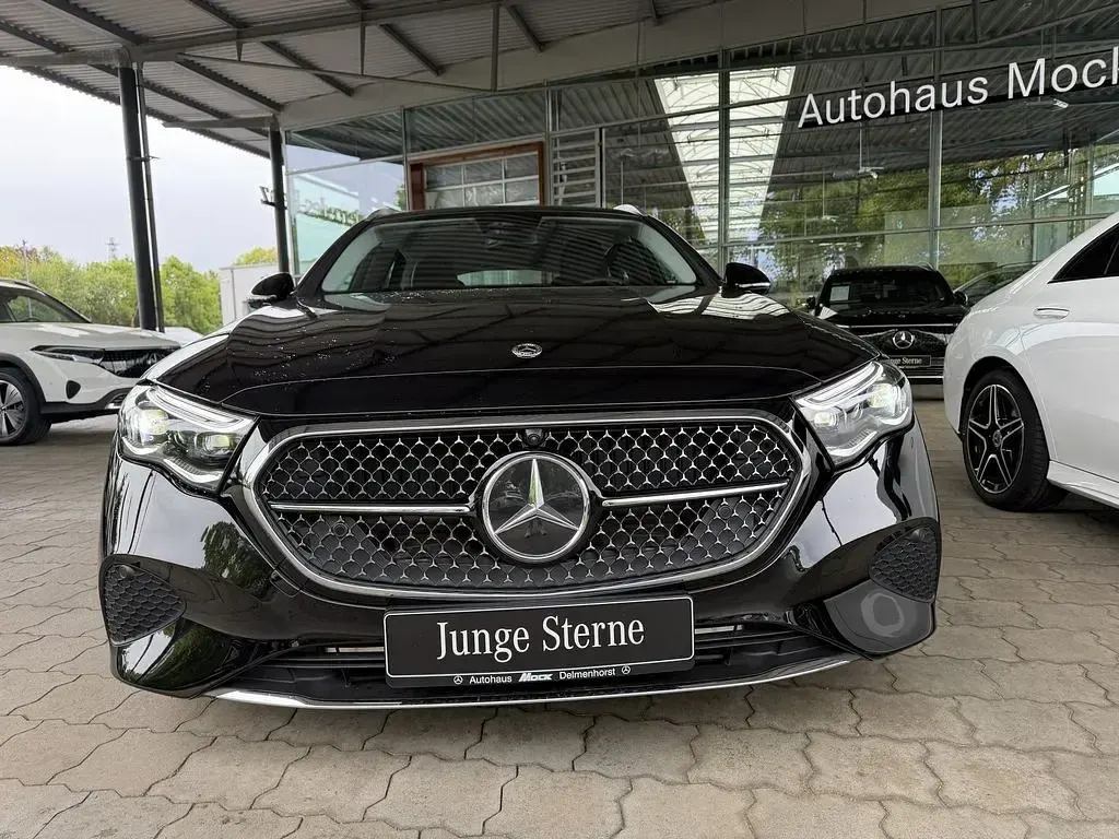 Second-hand Mercedes E200 Advanced Plus 204 CP (150 kW) 2025 Negru Break