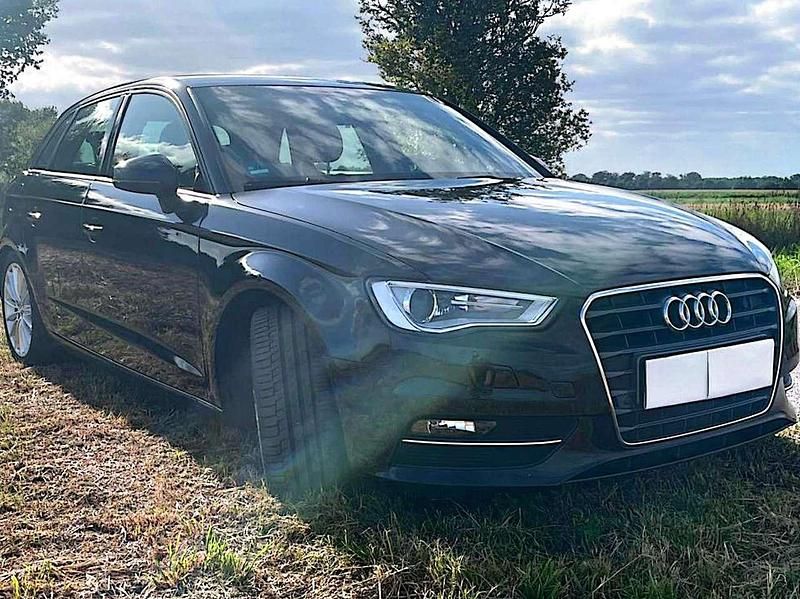 Schwarz Gebraucht 2014 Audi A3 Sportback Ambition Kleinwagen | 11.450 € (Fairer Preis) - Bild 1/4