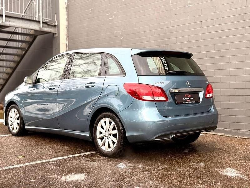Gebraucht Mercedes B200 136 PS (100 kW) 2015 Blau Van / Kleinbus