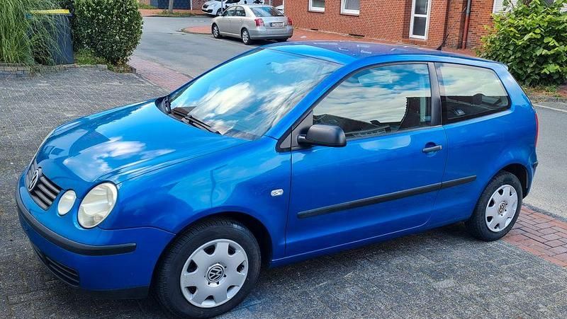 Blau Gebraucht 2002 VW Polo Basis Limousine | 1.750 € - Bild 1/4