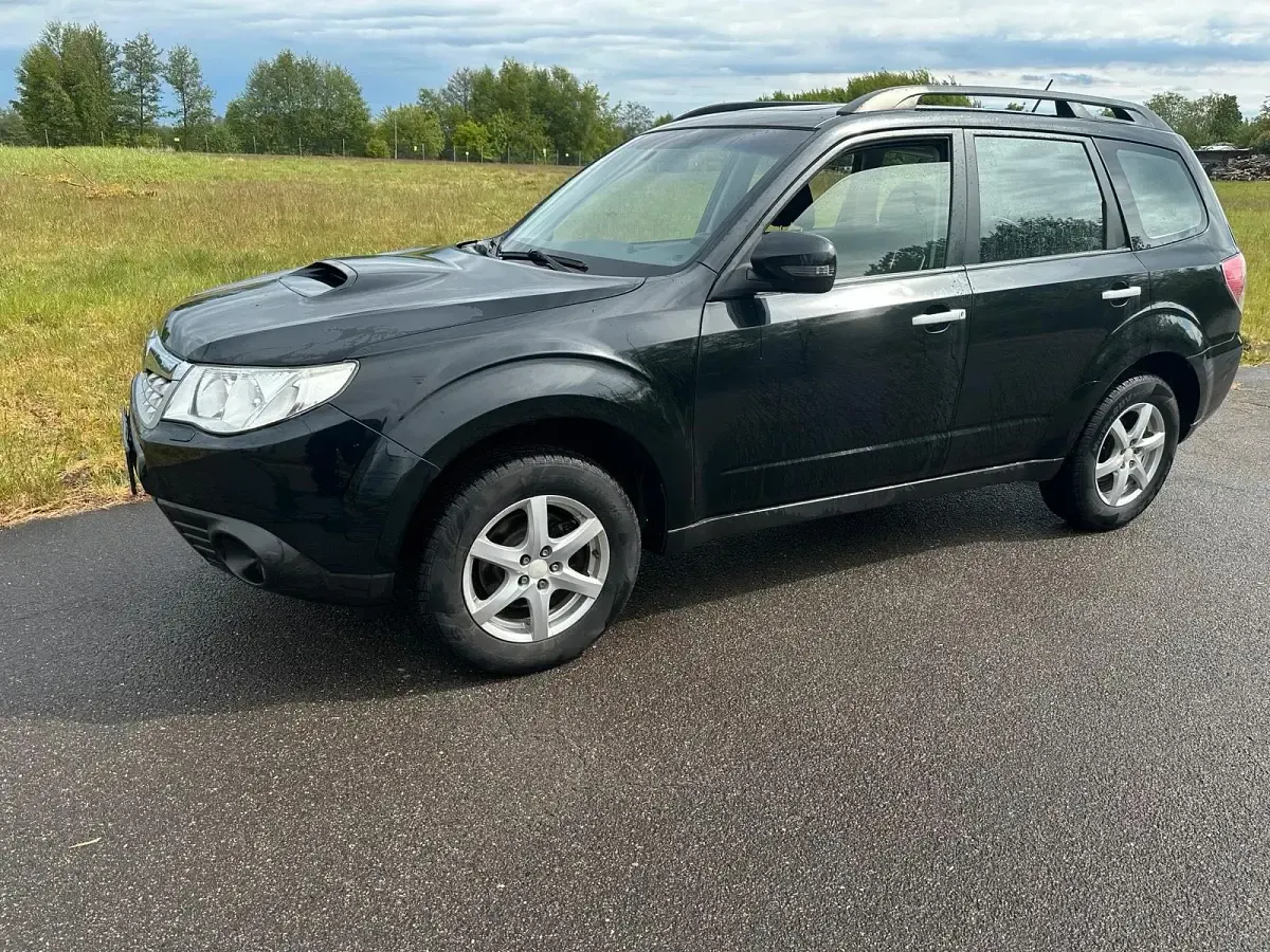 Käytetty Subaru Forester 147 HP (108 kW) 2013 Musta Katumaasturi