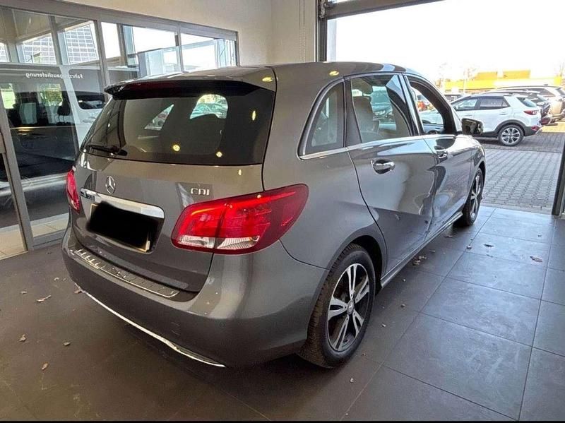 Gebraucht Mercedes B180 109 PS (80 kW) 2015 Grau Van / Kleinbus