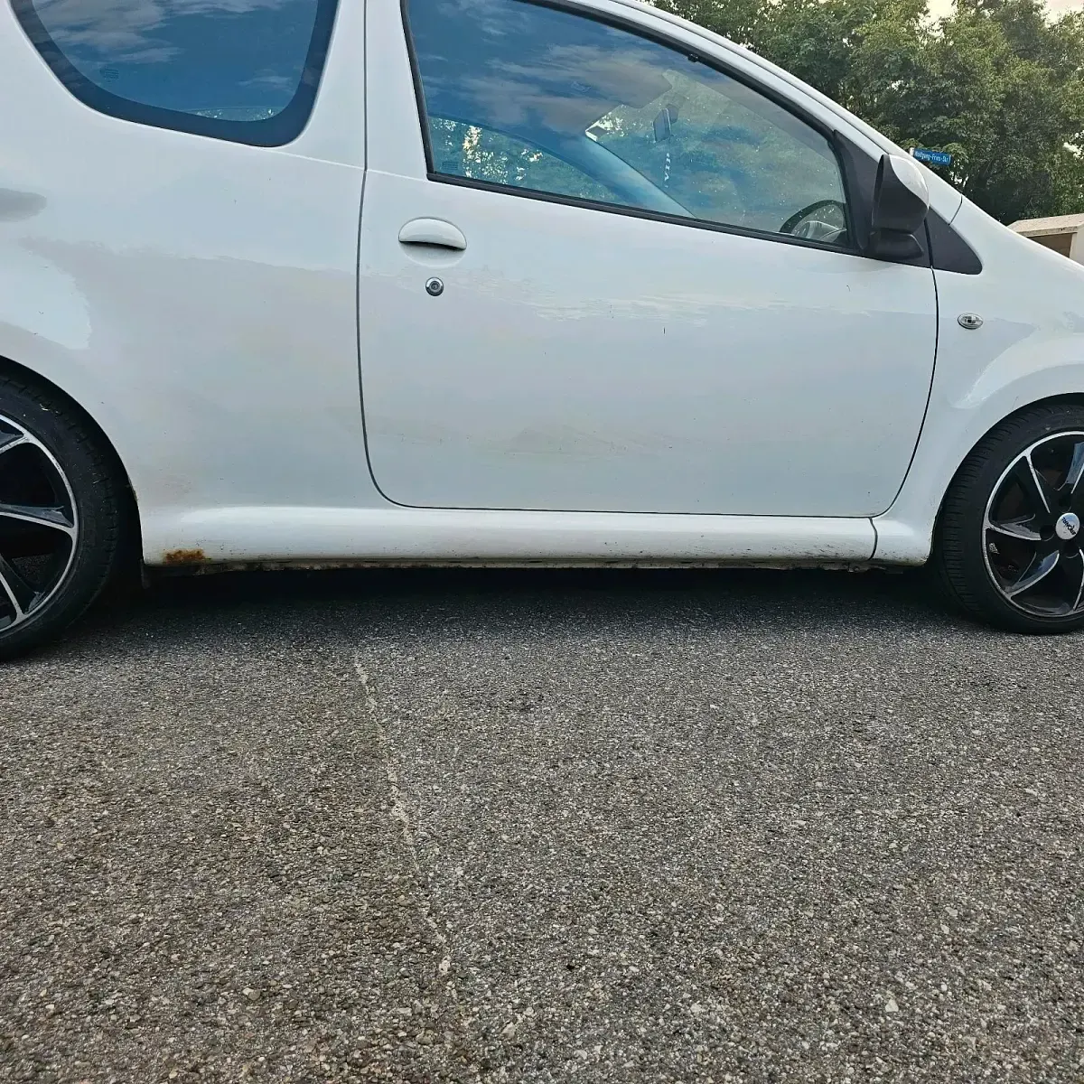 Gebraucht Toyota Aygo 68 PS (50 kW) 2011 Weiß Kleinwagen