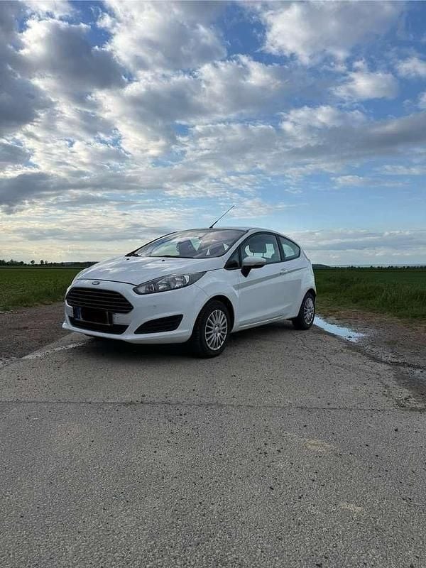 Weiß Gebraucht 2014 Ford Fiesta Trend Kleinwagen | 4.399 € (Guter Preis) - Bild 1/4
