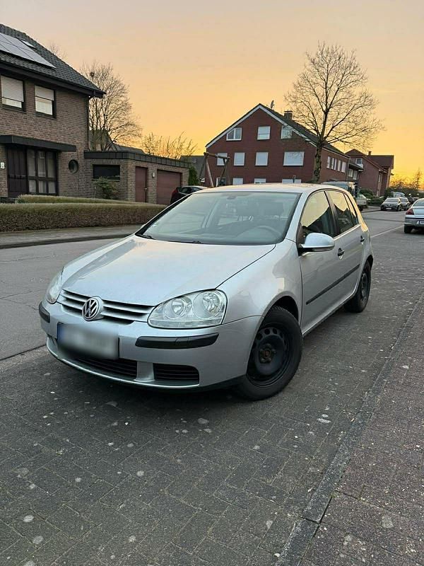 Gebraucht VW Golf V 125 PS (91 kW) 2005 Silber Kleinwagen