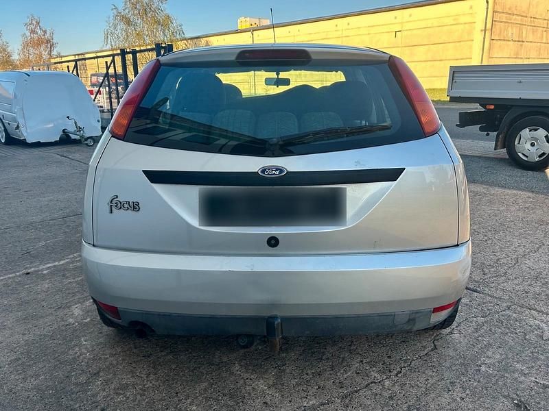 Usata Ford Focus 75 CV (55 kW) 2003 Argento Berlina