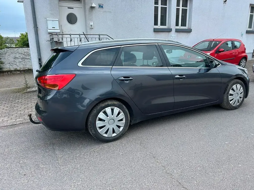 Gebraucht Kia Ceed 110 PS (80 kW) 2015 Grau Kleinwagen