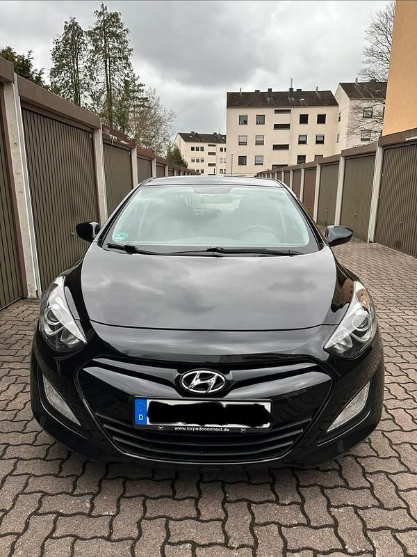 Gebraucht Hyundai i30 135 PS (99 kW) 2014 Schwarz Kleinwagen