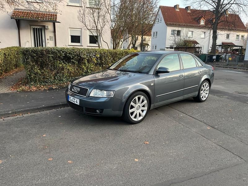 Grau Gebraucht 2001 Audi A4 Limousine | 3.800 € - Bild 1/4