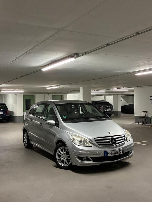 Grau Gebraucht 2006 Mercedes B200 Van / Kleinbus | 3.700 € (Fairer Preis) - Bild 1/4