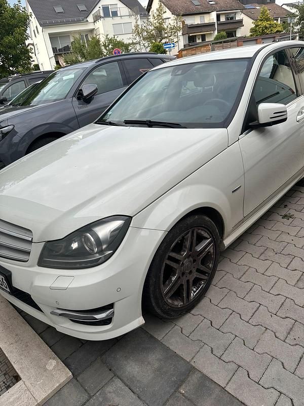 Weiß Gebraucht 2011 Mercedes C250 AMG Limousine | 6.600 € (Fairer Preis) - Bild 1/4