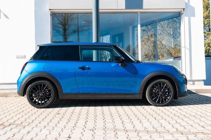 Gebraucht Mini Cooper S Essential 204 PS (150 kW) 2025 Blau Kleinwagen