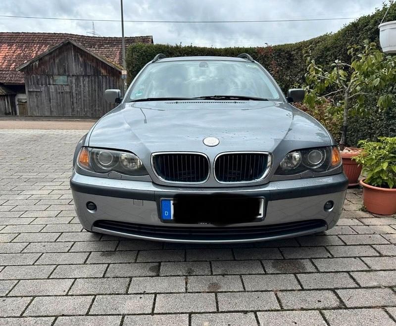 Grau Gebraucht 2004 BMW 318 Kombi | 2.350 € (Fairer Preis) - Bild 1/4