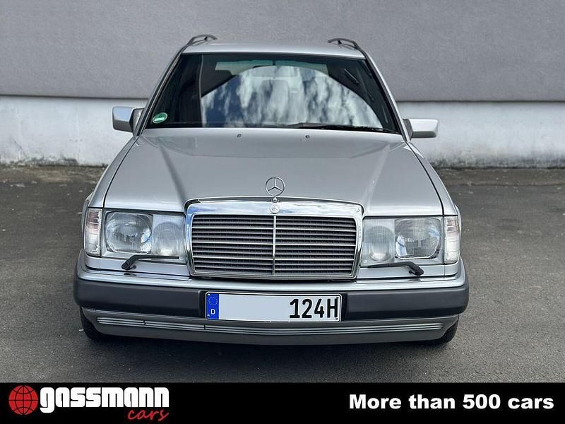 Gebraucht Mercedes 300 113 PS (83 kW) 1992 Silber Kombi