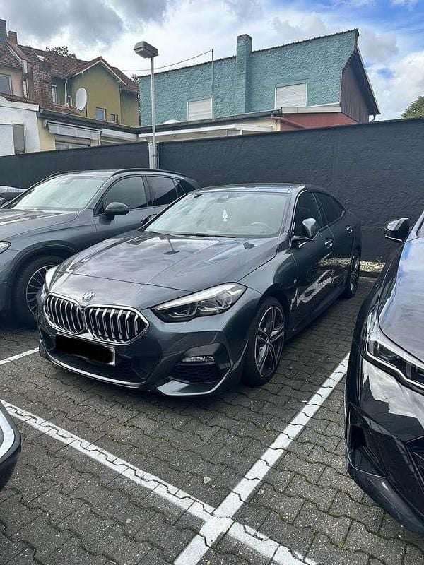 Grau Gebraucht 2021 BMW 220 M Sport Limousine | 25.499 € - Bild 1/4