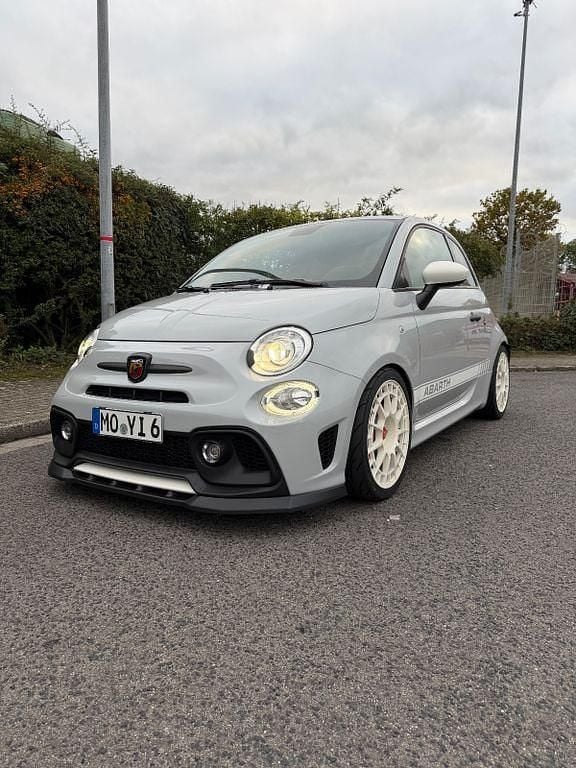 Grau Gebraucht 2020 Abarth 595 Esseesse Kleinwagen | 23.890 € (Etwas zu teuer) - Bild 1/4