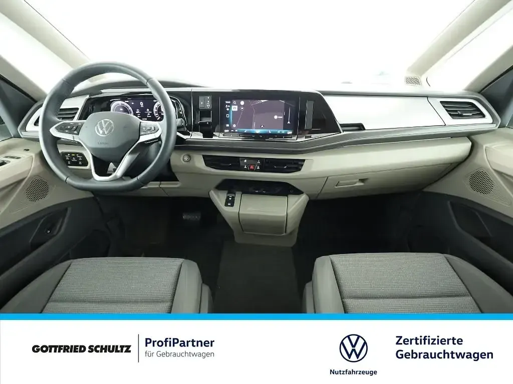 Gebraucht VW Multivan Basis 177 PS (130 kW) 2025 Weiss Van / Kleinbus