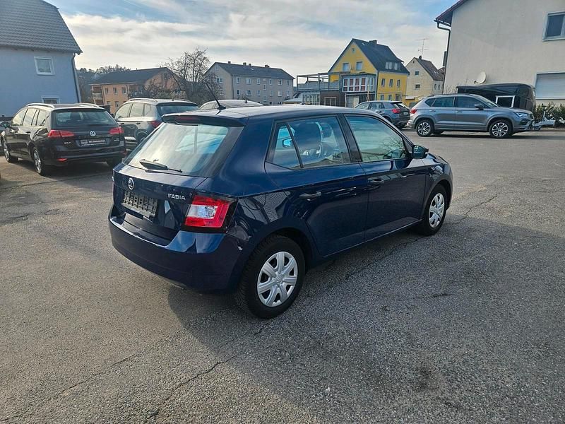 Gebraucht Skoda Fabia 60 PS (44 kW) 2016 Blau Kleinwagen
