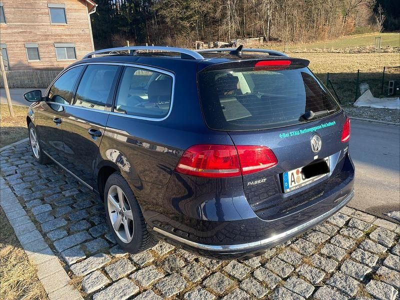 Gebraucht VW Passat Highline 177 PS (130 kW) 2014 Blau Kombi
