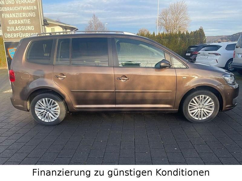Gebraucht VW Touran Cup 140 PS (102 kW) 2015 Braun Van / Kleinbus
