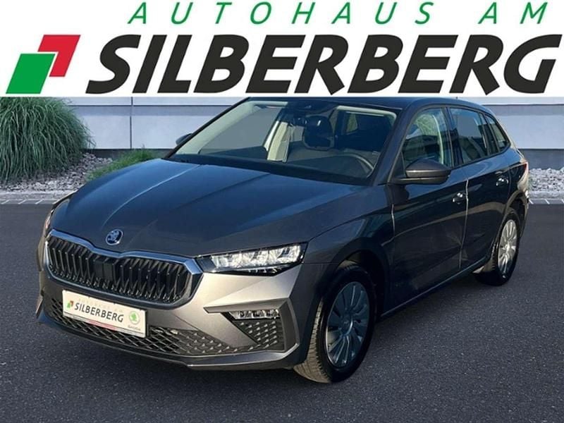 Grau Gebraucht 2024 Skoda Scala Essence Kleinwagen | 18.949 € (Guter Preis) - Bild 1/4